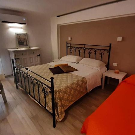 Appartamento La Nicchia del borgo Taranto Esterno foto